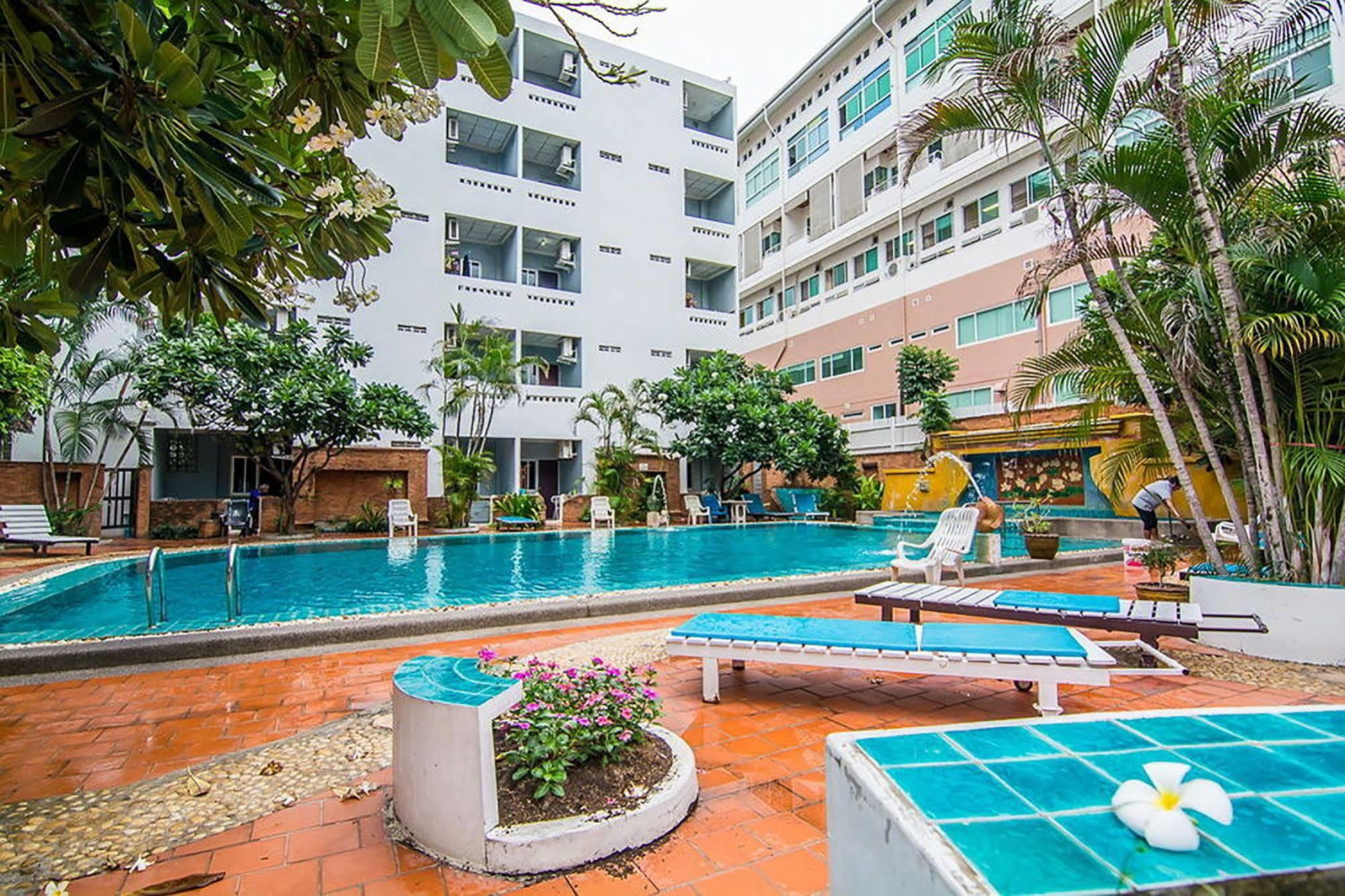 Sutus Court 3 Hotel Pattaya Luaran gambar