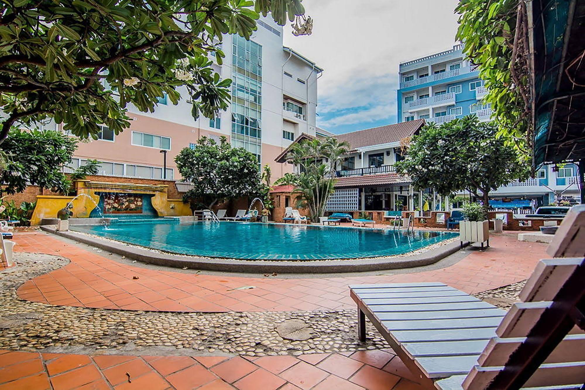 Sutus Court 3 Hotel Pattaya Luaran gambar